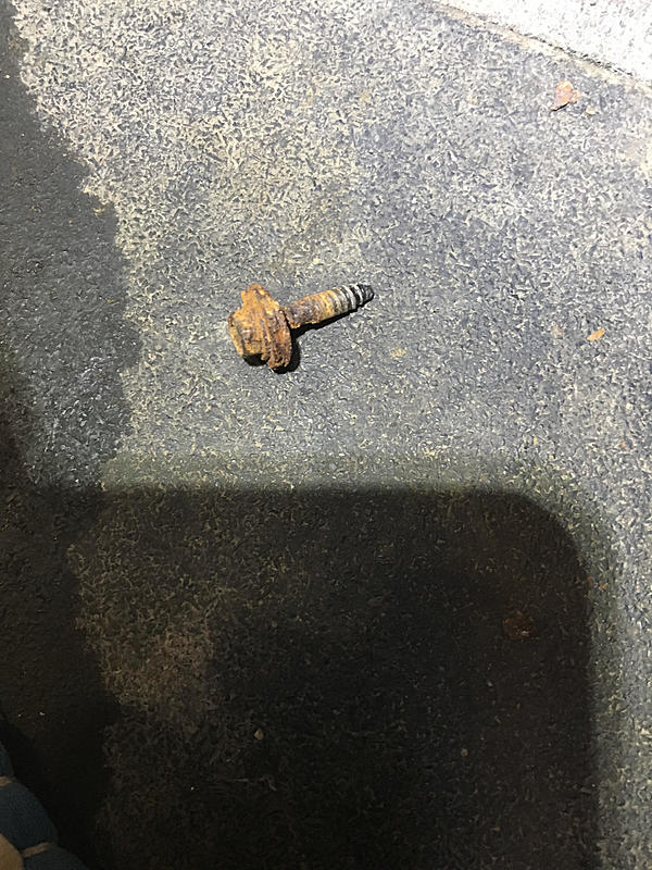 Lower T-Map wiring issue-bolt.jpg